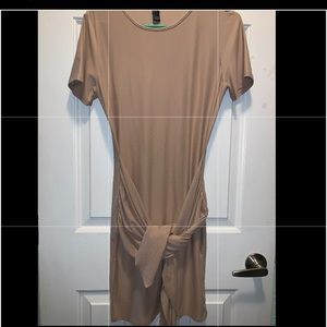 Dress that ties around hips